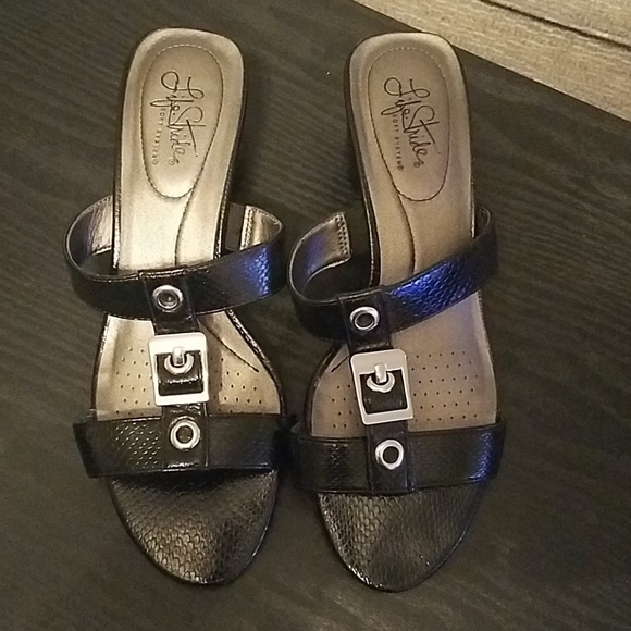lifestride black sandals